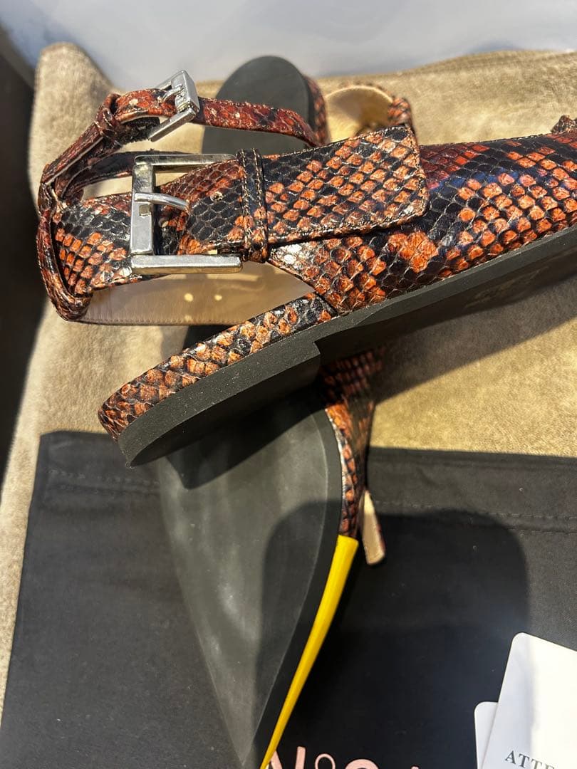 N°21 イエローポインテッドトゥフラットシューズ　37