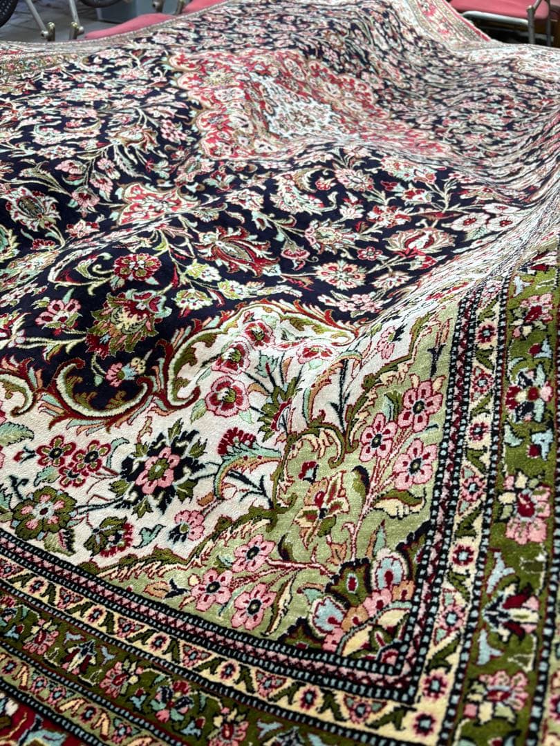 年内販売希望　価格交渉喜んで　ペルシャ絨毯　シルク100% 310x207