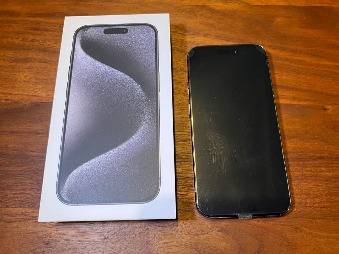 【美品】Apple iPhone15Pro 256G ブラックチタニウム