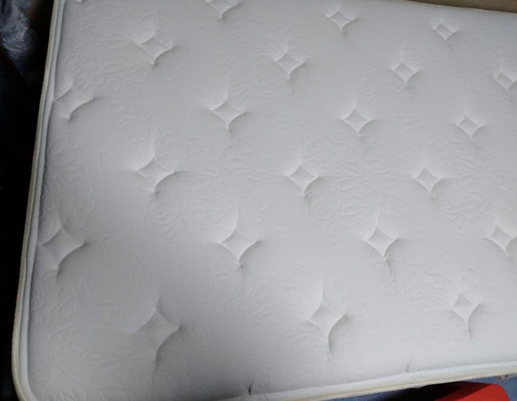 再値引き美品シモンズ シングルマット 配送料とメルカリ手数料が売上の半分と高い！