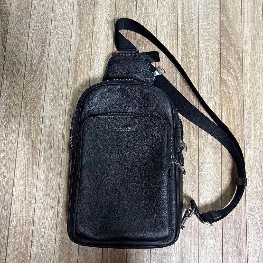 未使用品　コーチ　ショルダーバッグ ペブルレザー イーサン メンズ