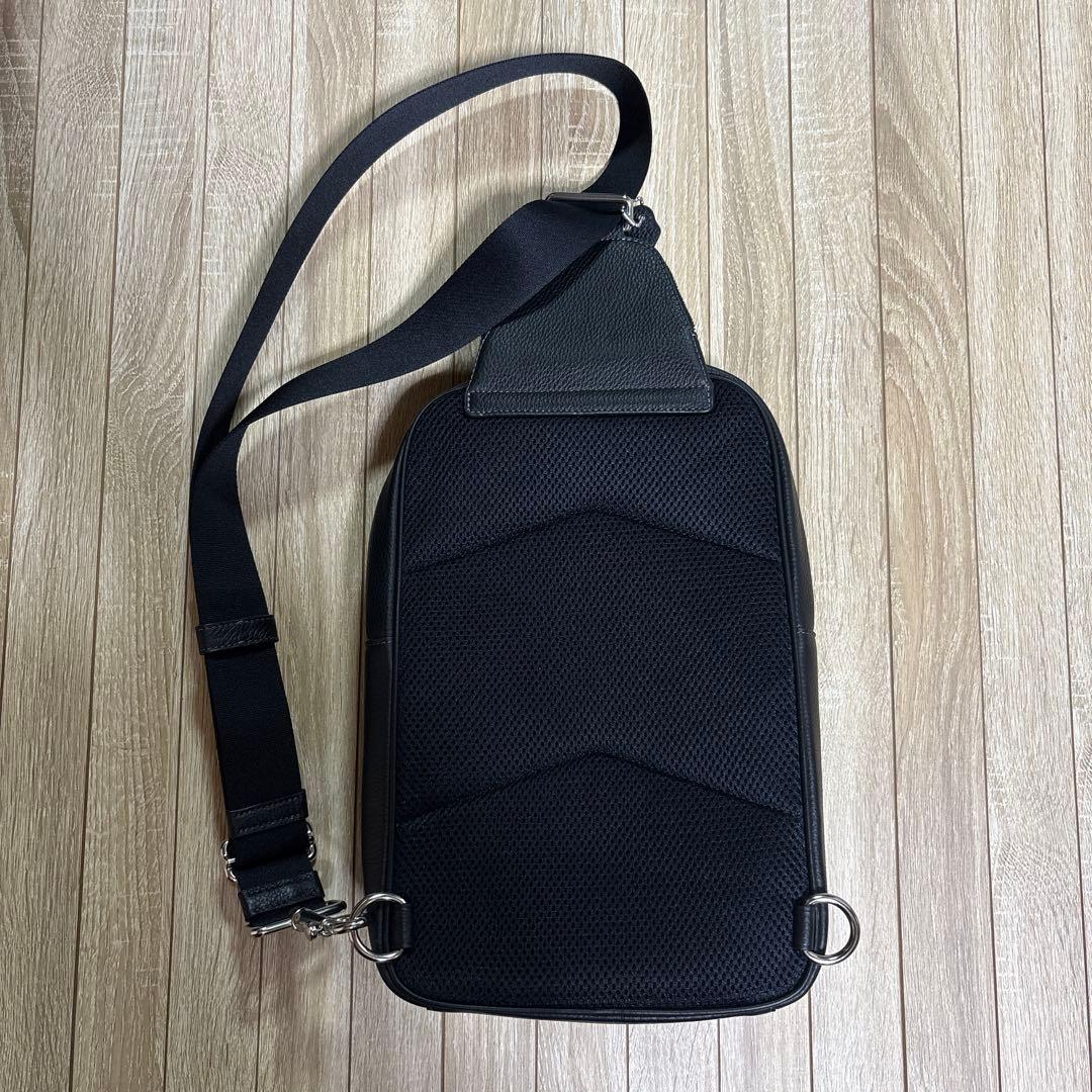 未使用品　コーチ　ショルダーバッグ ペブルレザー イーサン メンズ