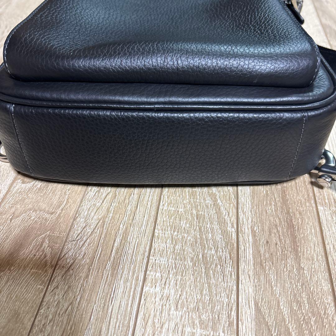 未使用品　コーチ　ショルダーバッグ ペブルレザー イーサン メンズ