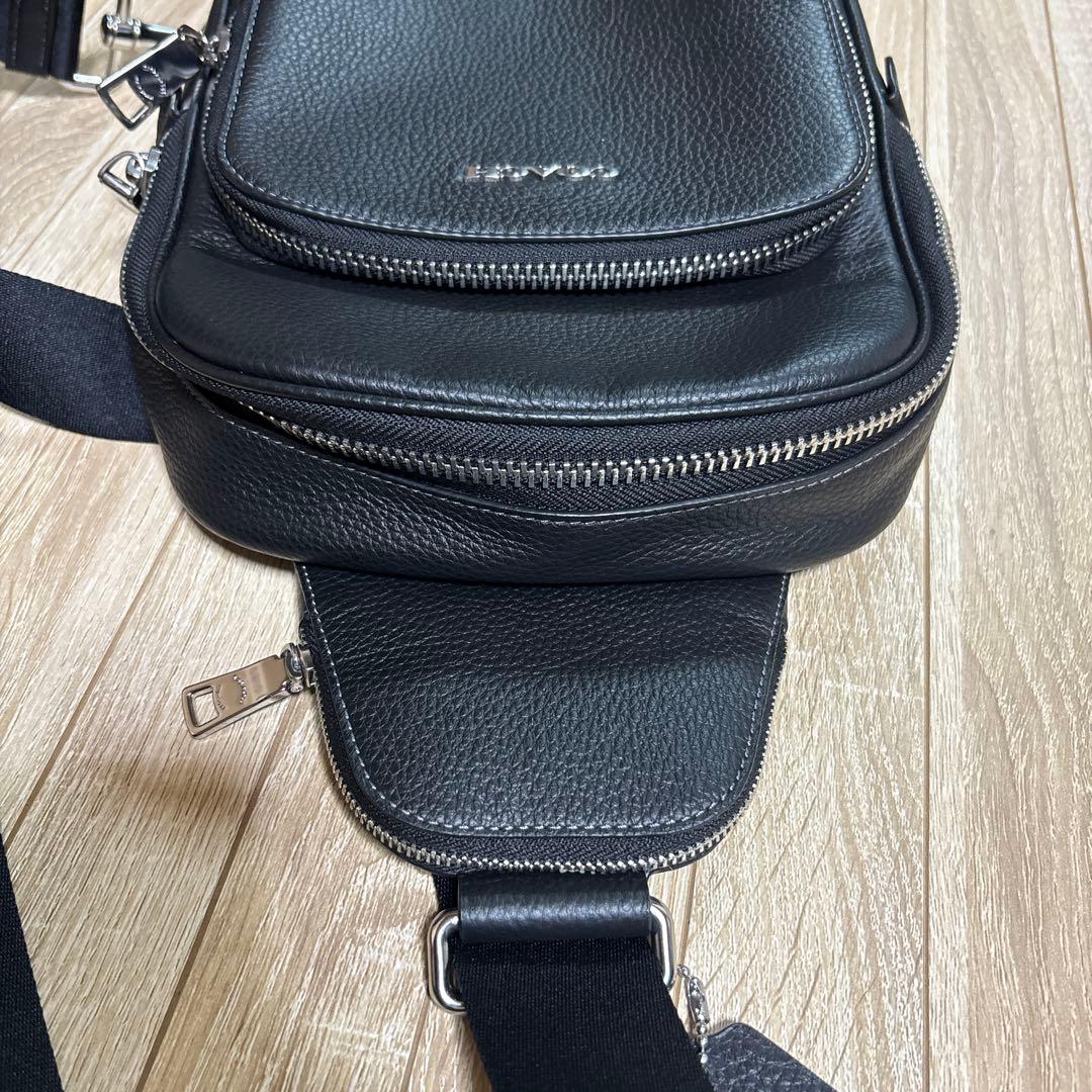 未使用品　コーチ　ショルダーバッグ ペブルレザー イーサン メンズ