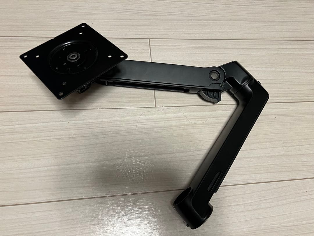 Amazonベーシック モニターアーム デュアル-ディスプレイタイプ