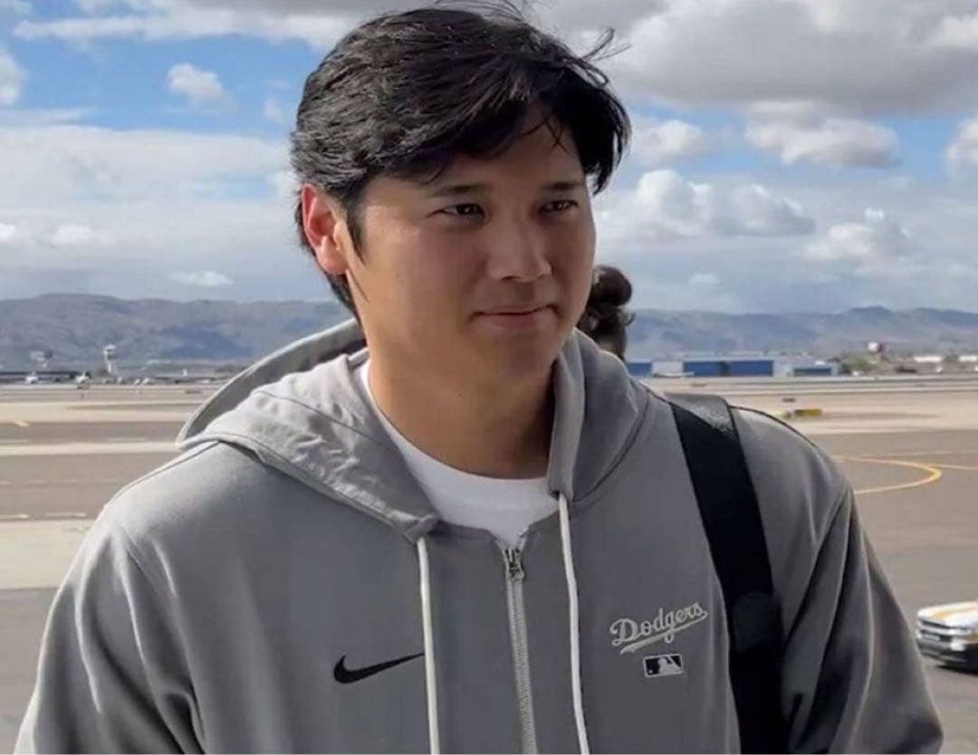 大谷翔平選手着用 ドジャース 遠征用ジャージパーカー サイズS 完売品新品未使用