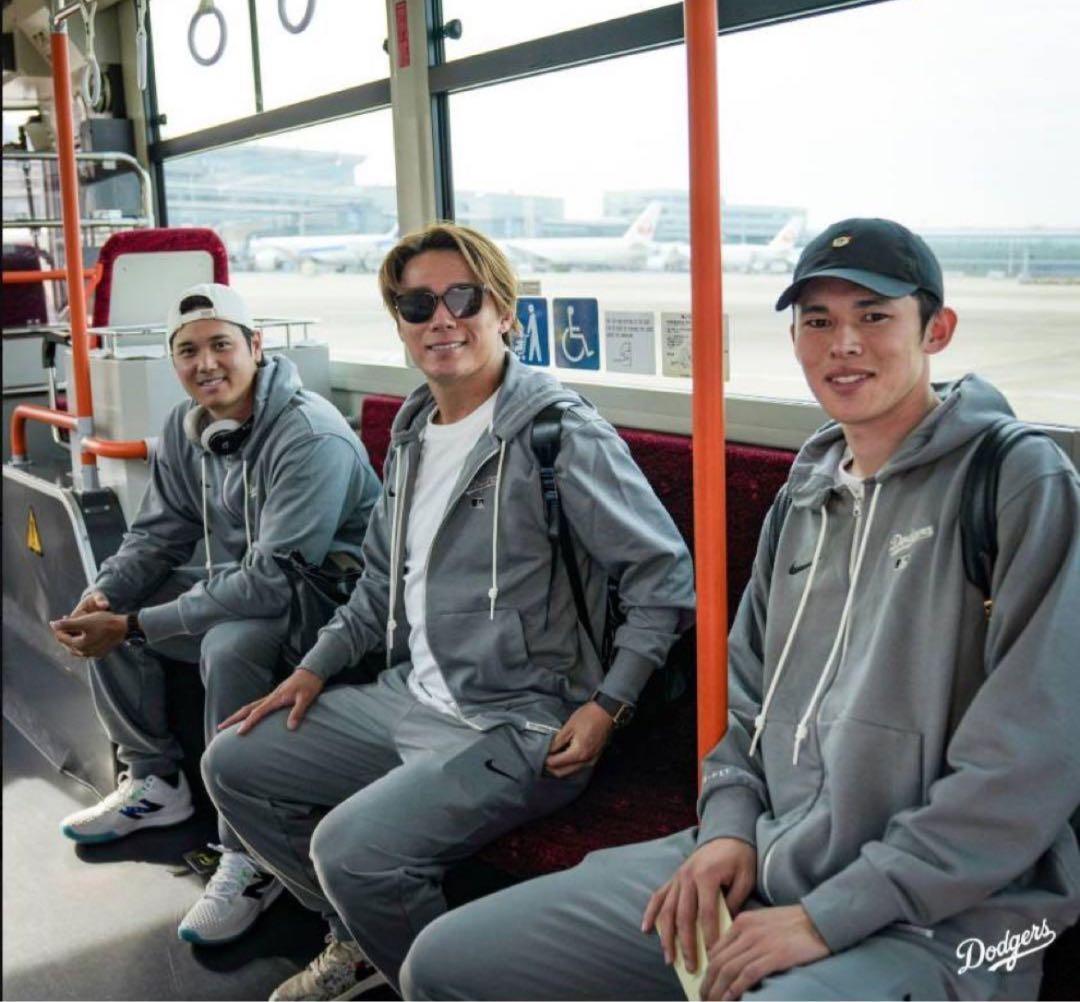 大谷翔平選手着用 ドジャース 遠征用ジャージパーカー サイズS 完売品新品未使用