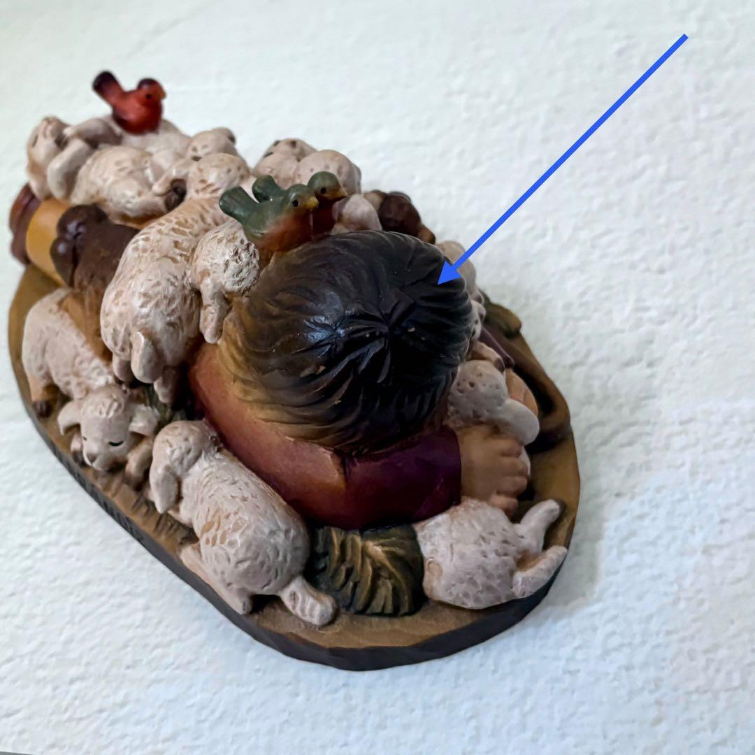 アンリ人形　Shepherd lying with lambs nativity