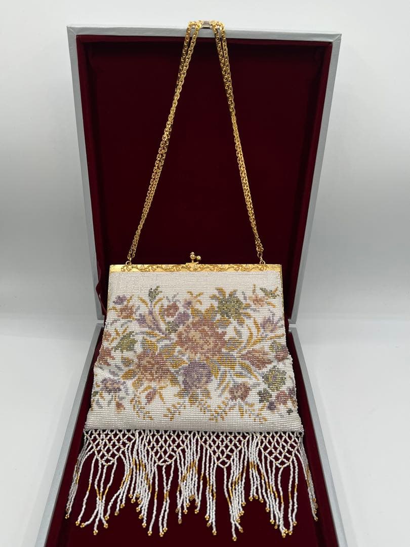 総ビーズ ハンドバッグ ホワイト ゴールドチェーン