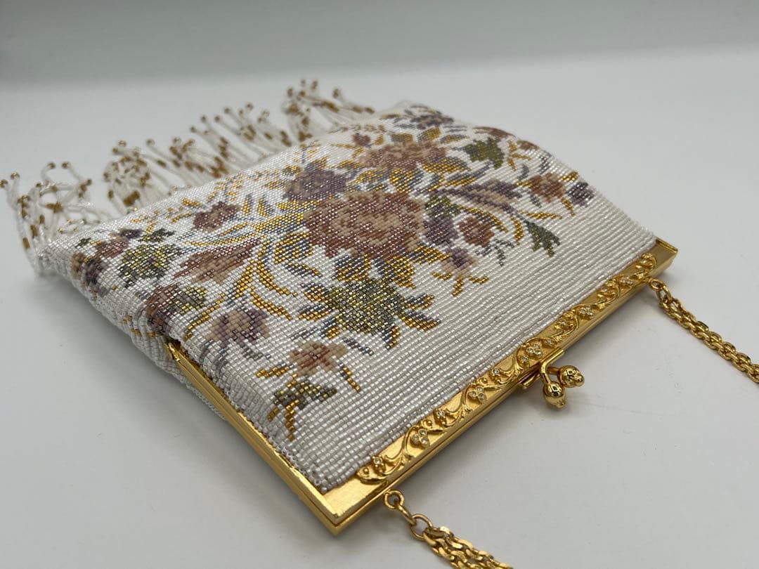 総ビーズ ハンドバッグ ホワイト ゴールドチェーン