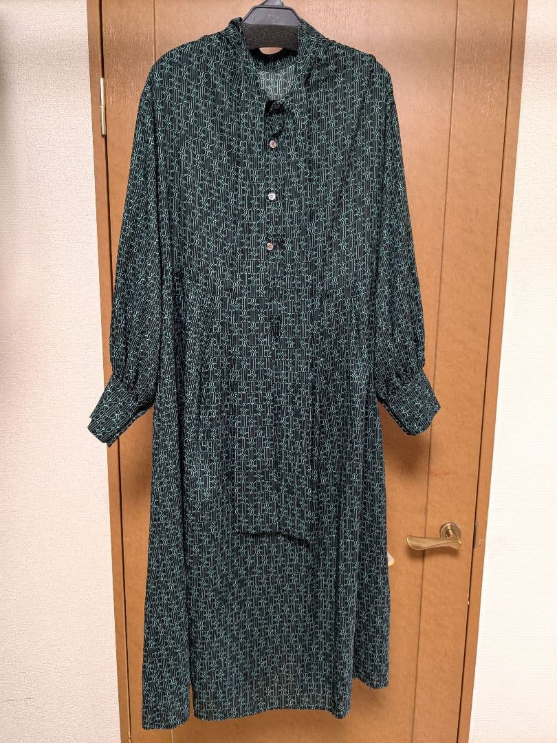 トゥモローランド モノグラムプリント フロンタブルボウタイワンピース