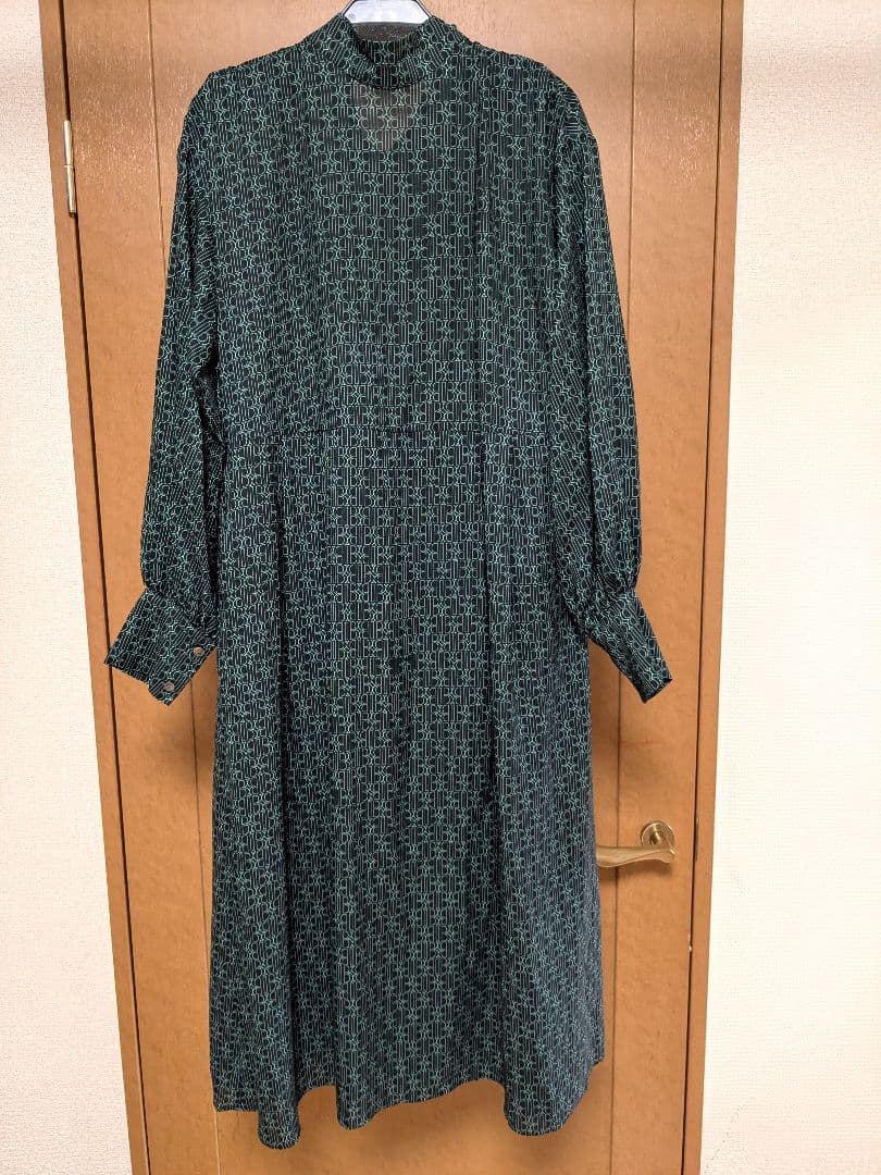 トゥモローランド モノグラムプリント フロンタブルボウタイワンピース