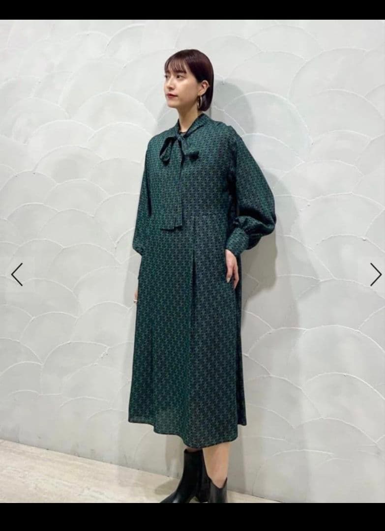 トゥモローランド モノグラムプリント フロンタブルボウタイワンピース