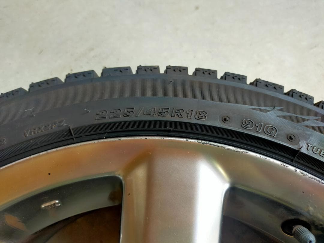 225/45R18 スタッドレスタイヤ&ホイールセット BLIZZAK VRX2