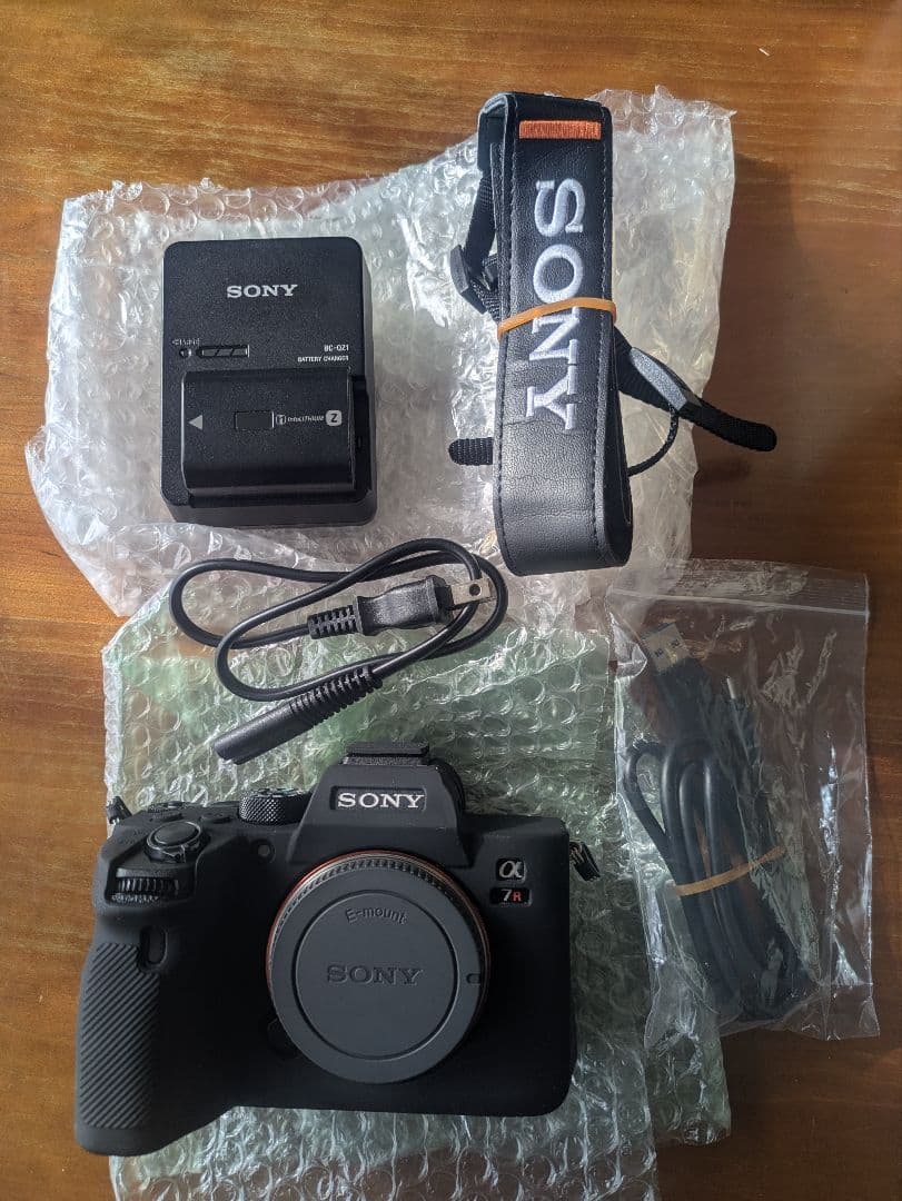 SONY α7R IVミラーレス一眼 本体と付属品