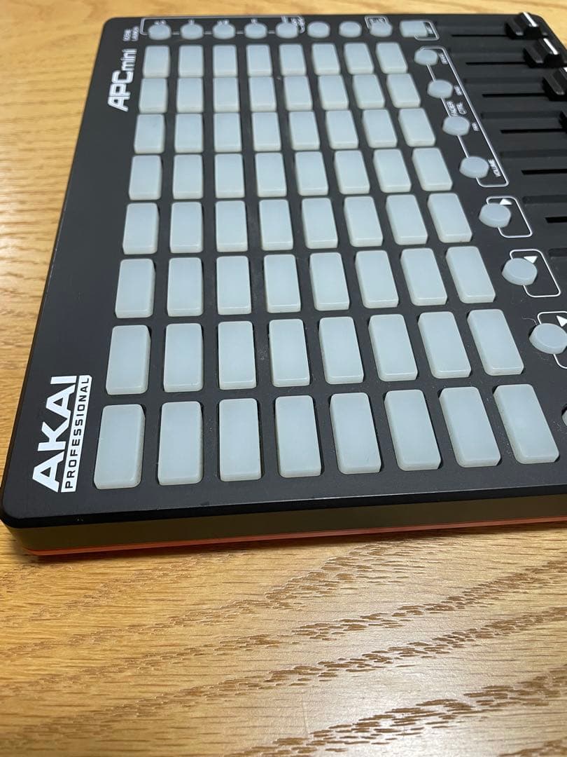 AKAI APC mini MIDIコントローラー