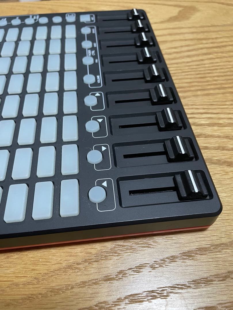 AKAI APC mini MIDIコントローラー