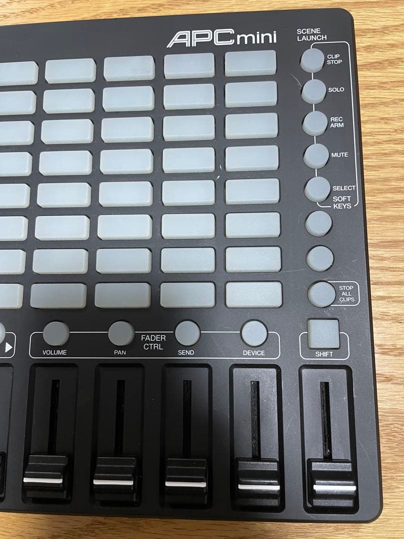 AKAI APC mini MIDIコントローラー