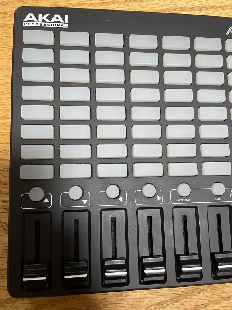AKAI APC mini MIDIコントローラー