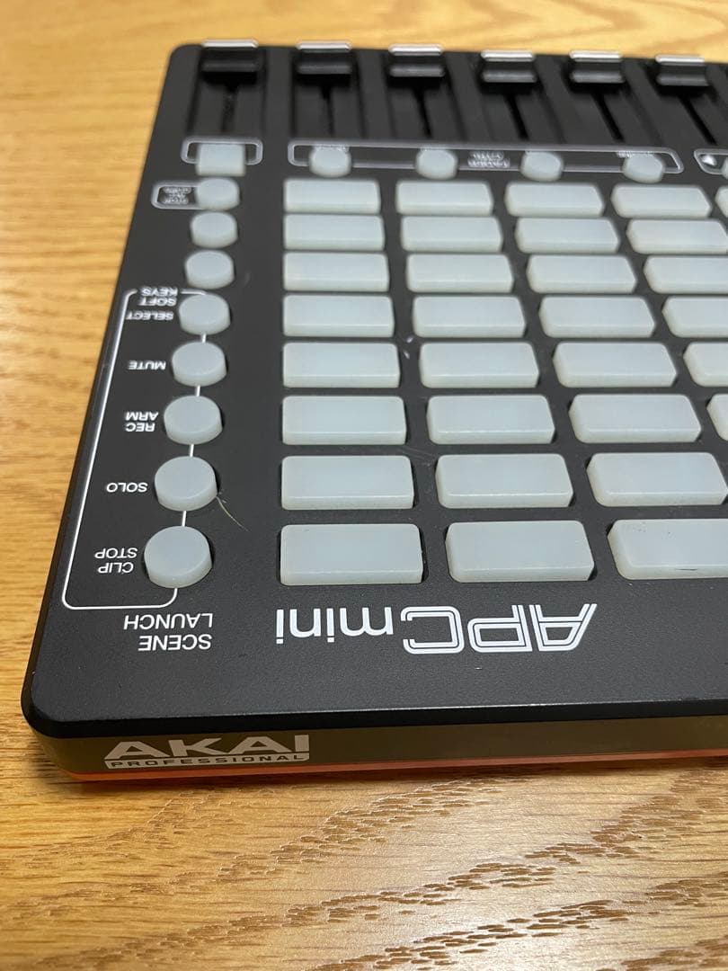 AKAI APC mini MIDIコントローラー