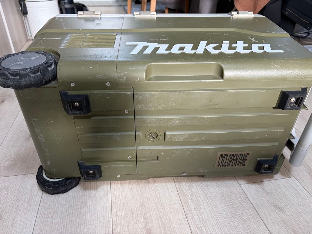 【ジャンク】Makita マキタ 充電式保冷温庫 CW001G 本体のみ