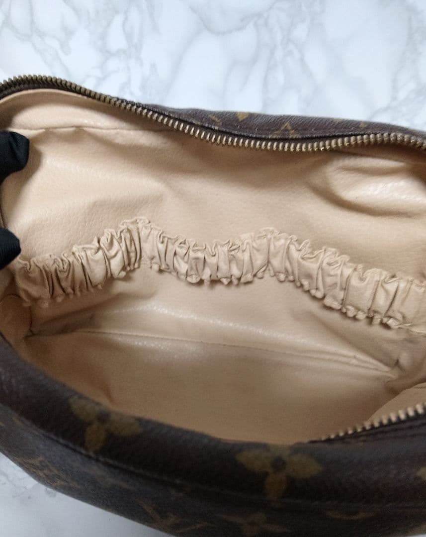 LOUIS VUITTONクラッチバッグ　トゥルーストワレット23