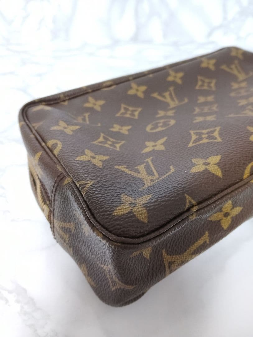 LOUIS VUITTONクラッチバッグ　トゥルーストワレット23