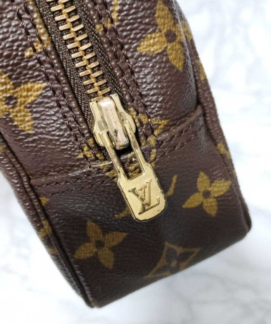 LOUIS VUITTONクラッチバッグ　トゥルーストワレット23