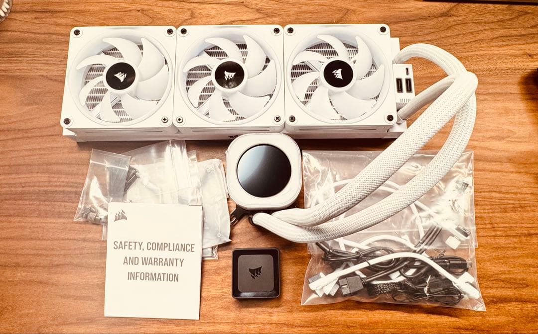 iCUE LINK H150i LCD ホワイト