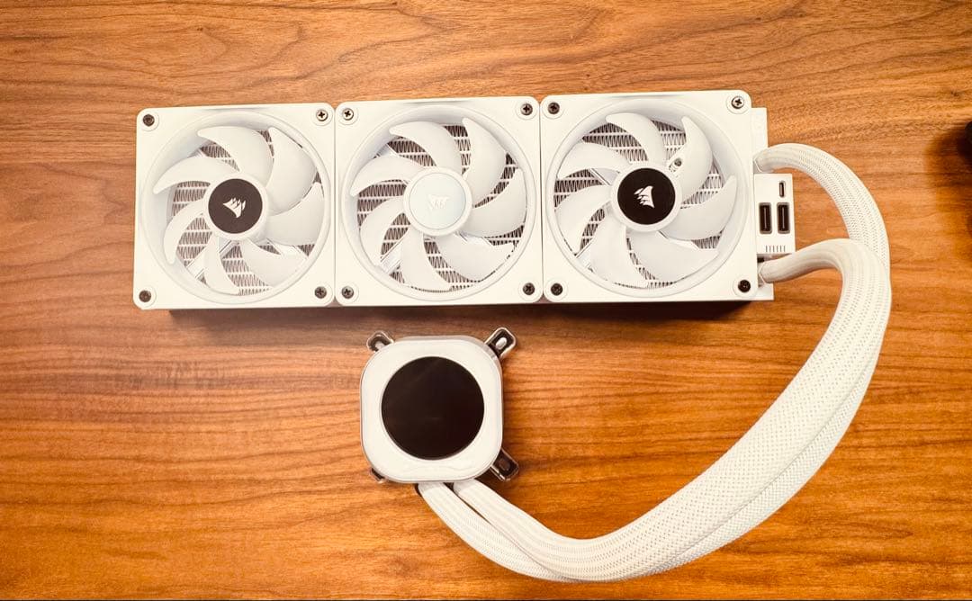 iCUE LINK H150i LCD ホワイト