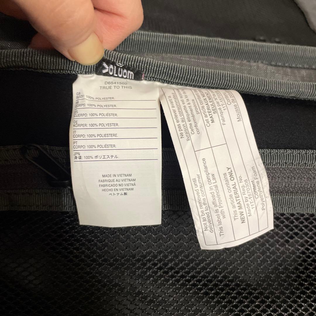 VOLCOM キャリーケース　GLOBETROTTER LUGGAGEブラック黒