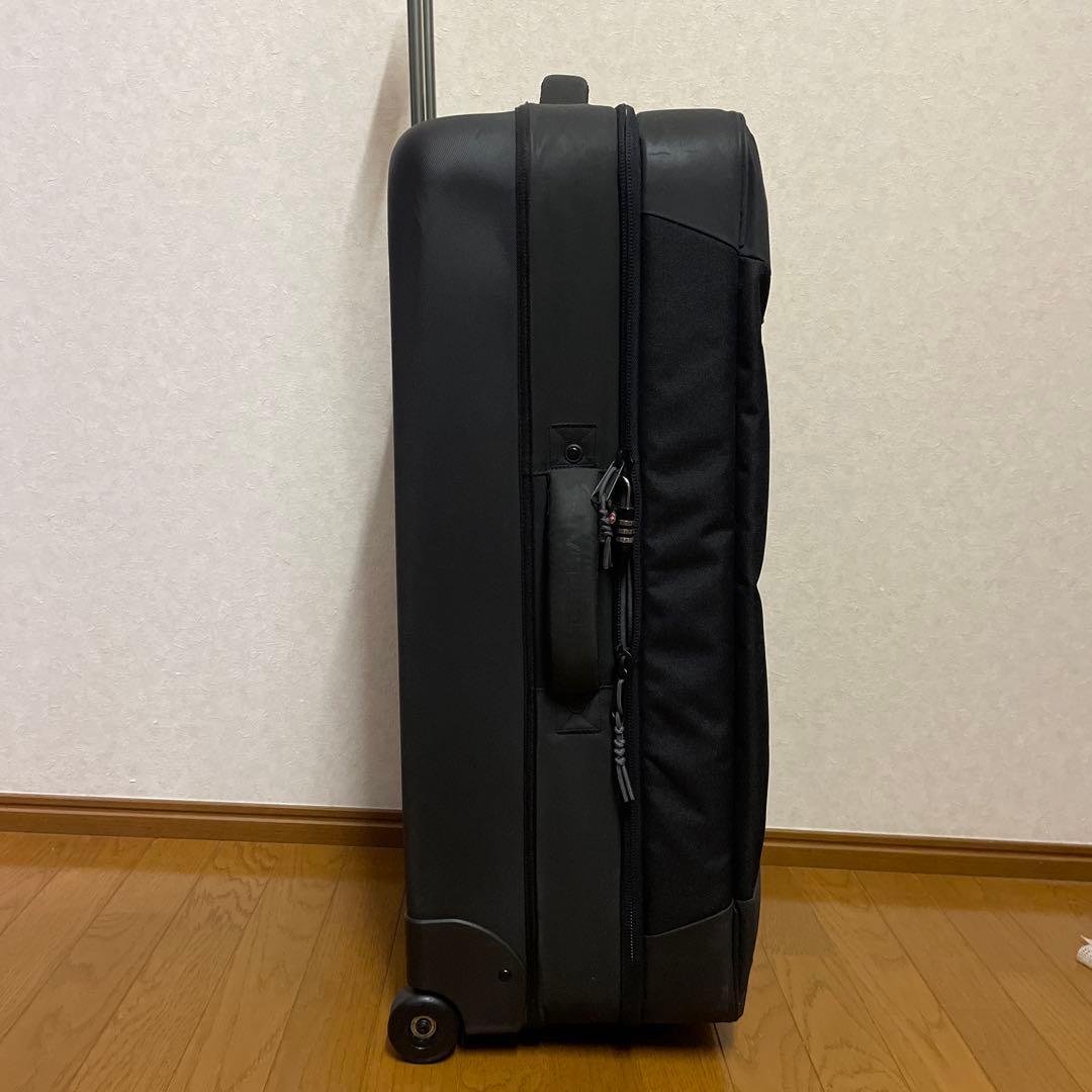 VOLCOM キャリーケース　GLOBETROTTER LUGGAGEブラック黒