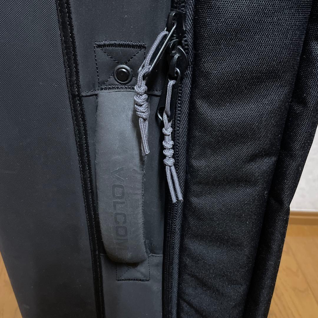 VOLCOM キャリーケース　GLOBETROTTER LUGGAGEブラック黒
