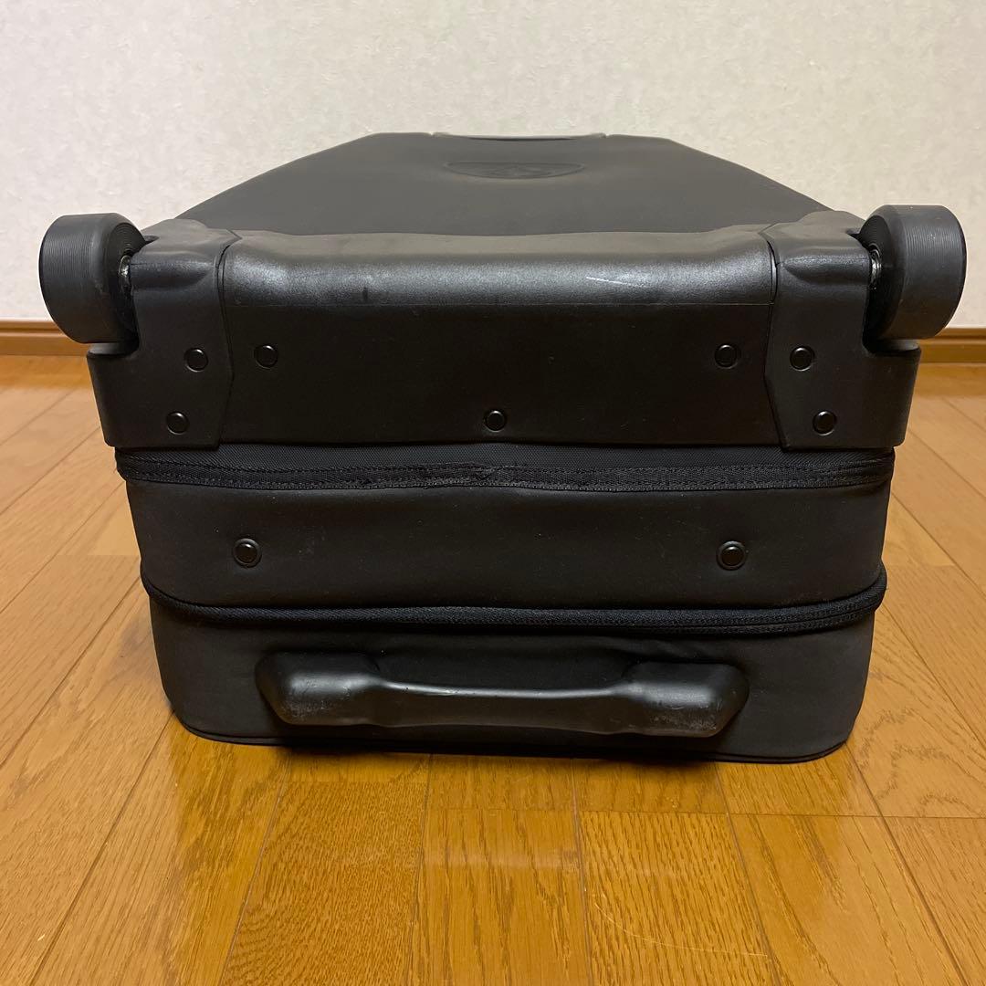 VOLCOM キャリーケース　GLOBETROTTER LUGGAGEブラック黒