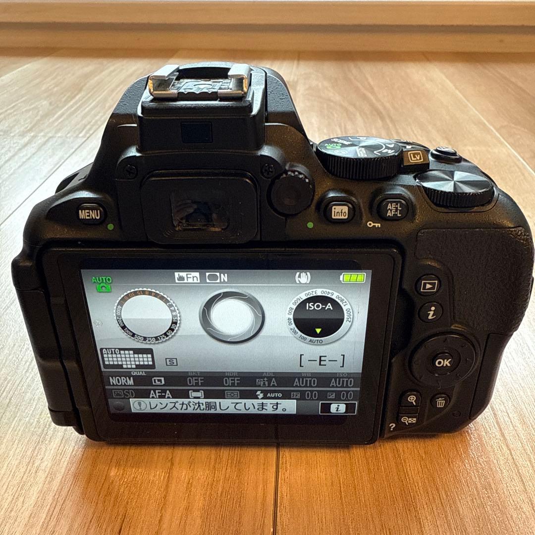 Nikon D5600 レンズキット 18-55 VR & 70-300 VR