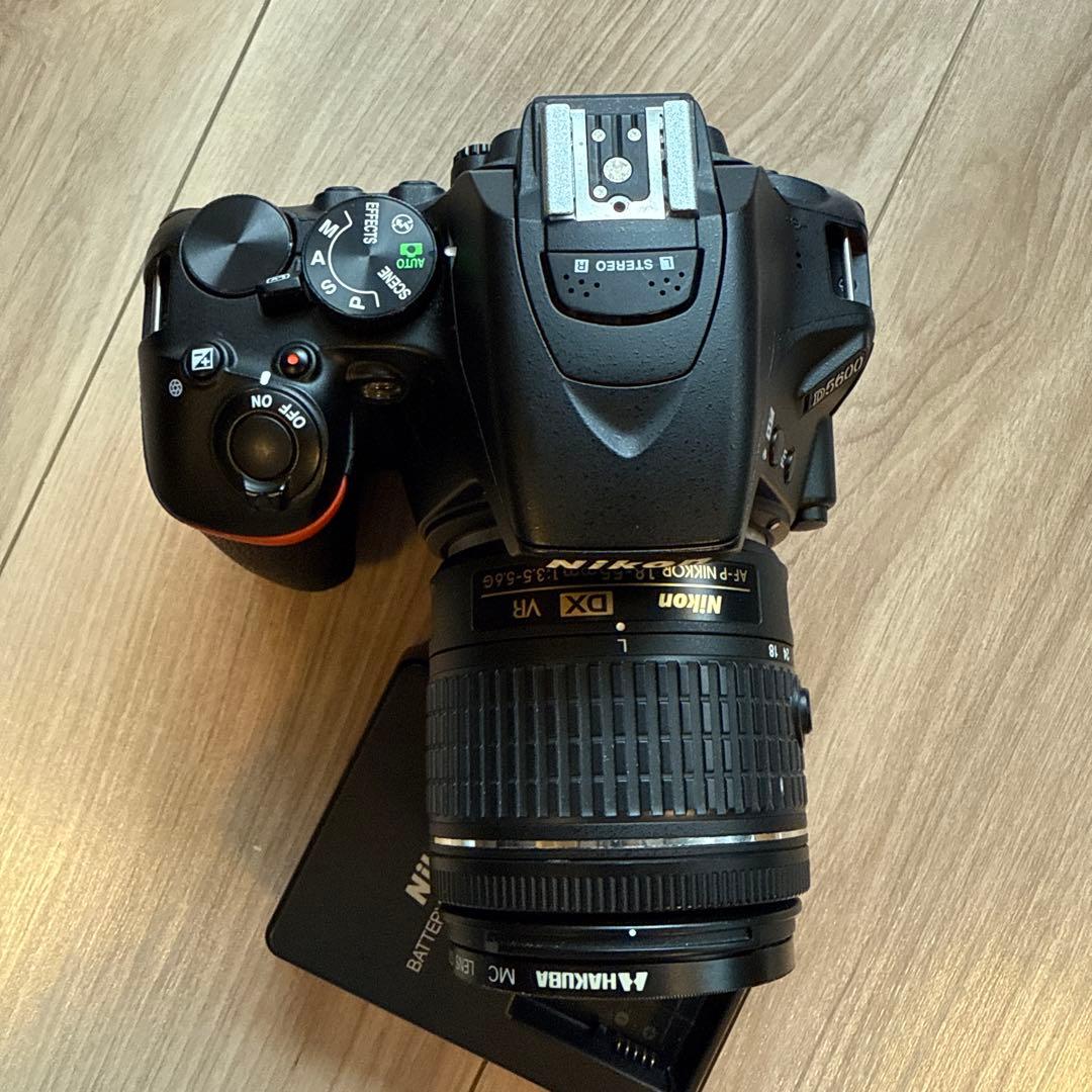 Nikon D5600 レンズキット 18-55 VR & 70-300 VR