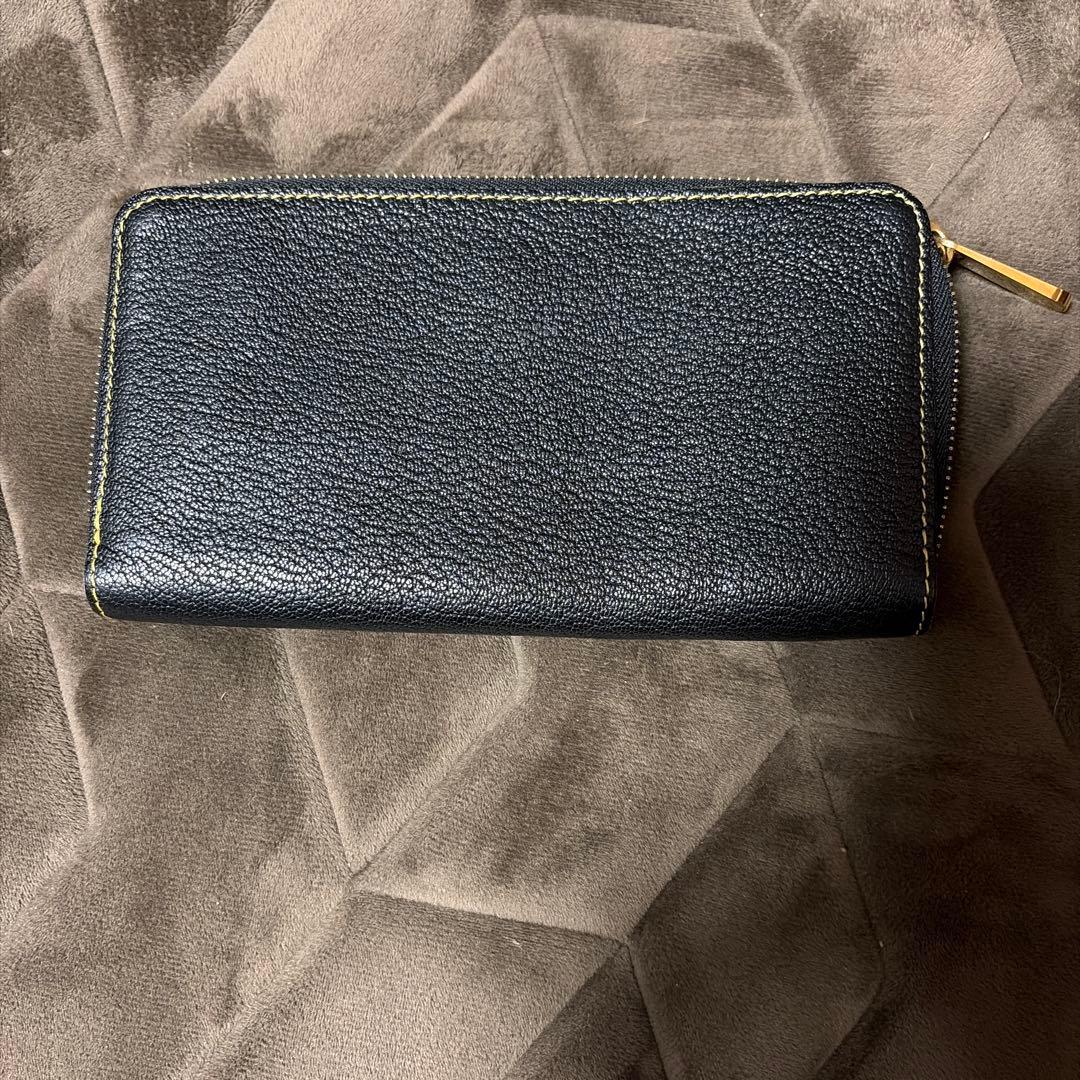 スタッズ装飾 黒 レザー 長財布