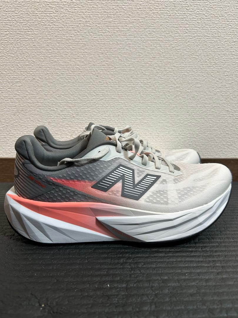 【新品未使用】NewBalance フューエルセル レベルV5 NY