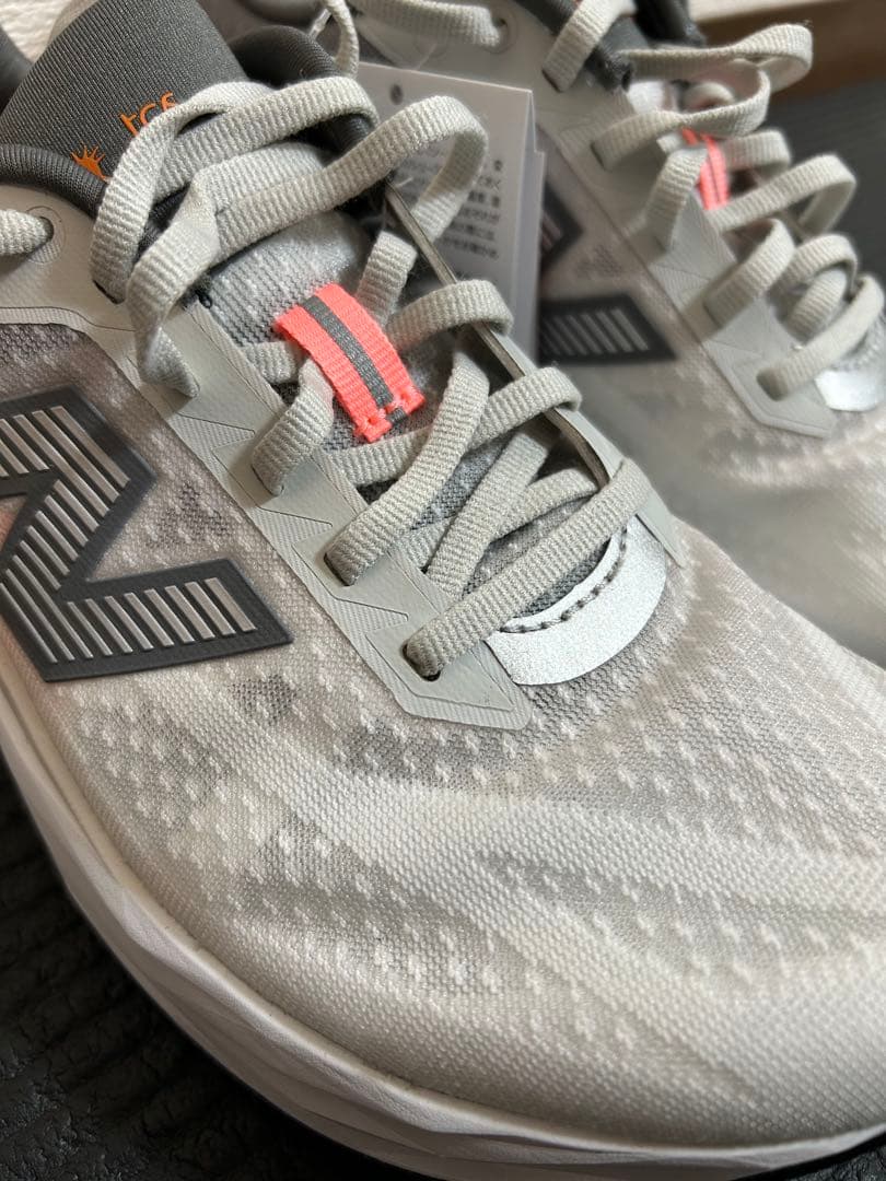 【新品未使用】NewBalance フューエルセル レベルV5 NY