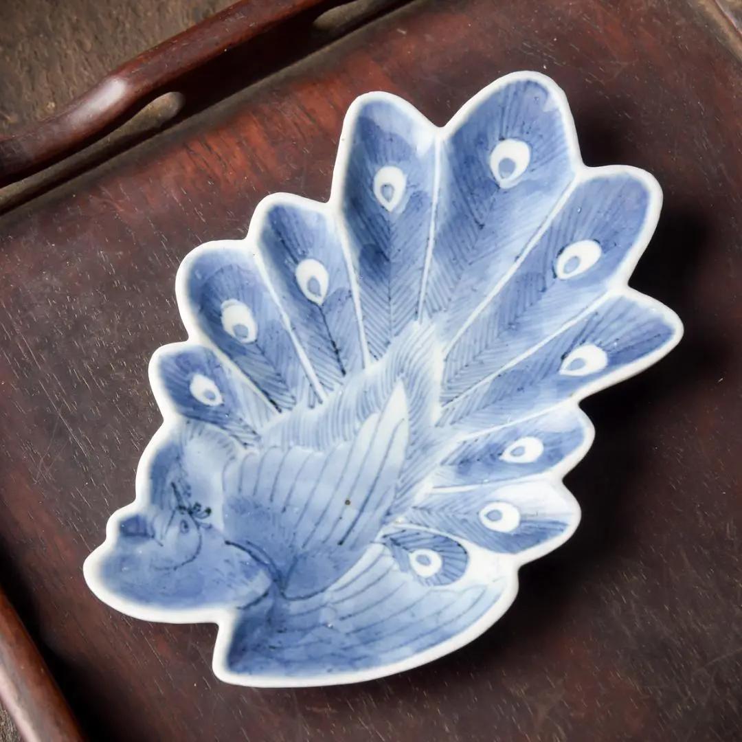 Yuish ◆138◆　鍋島焼絵皿　染付　孔雀図　小皿　藍鍋島　古伊万里