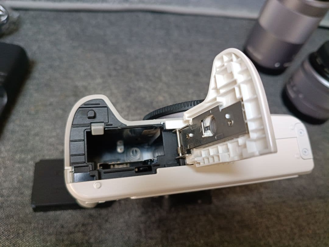 Canon EOS ミラーレス一眼 ホワイト