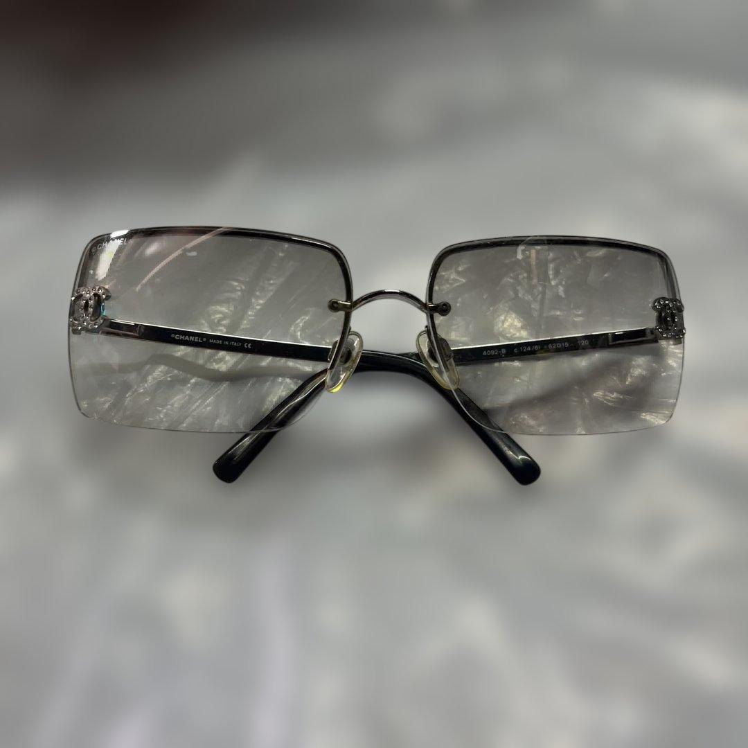 本日限定値下げ　CHANEL シルバー スクエア サングラス　シャネル