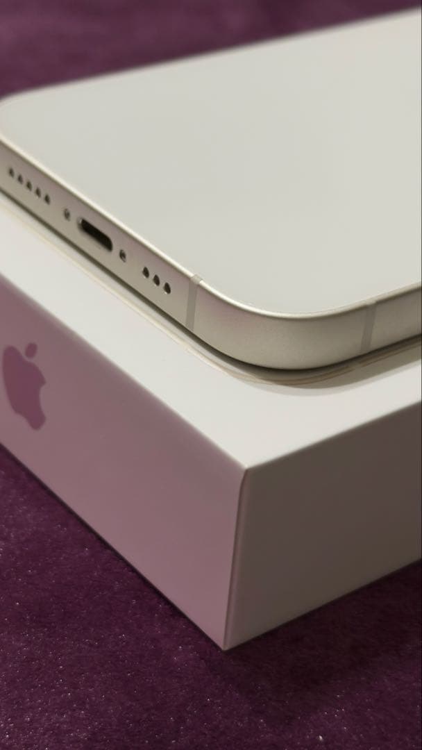 iPhone 13 256GB スターライト SIMフリー 美品｜箱・ケーブル付