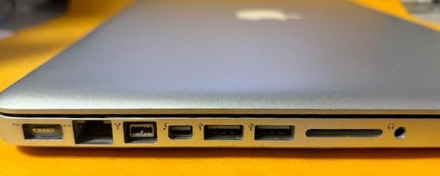 MacBook Pro 13インチ　　2010 シルバー　アダプター付き