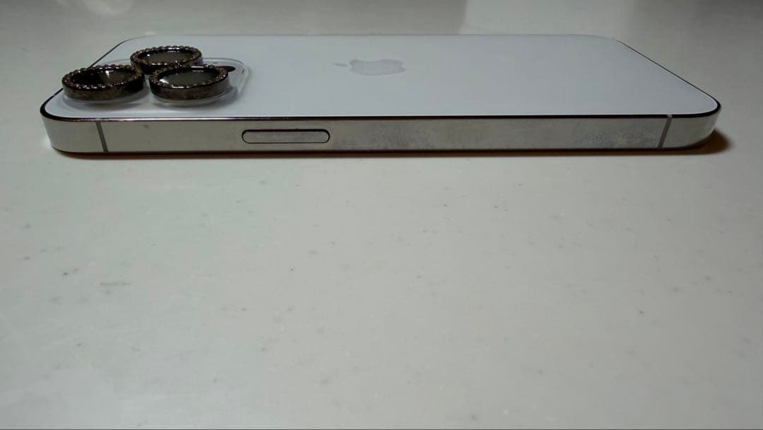 iPhone13pro シルバー　256GB SIMロックなし　ホワイト　美品