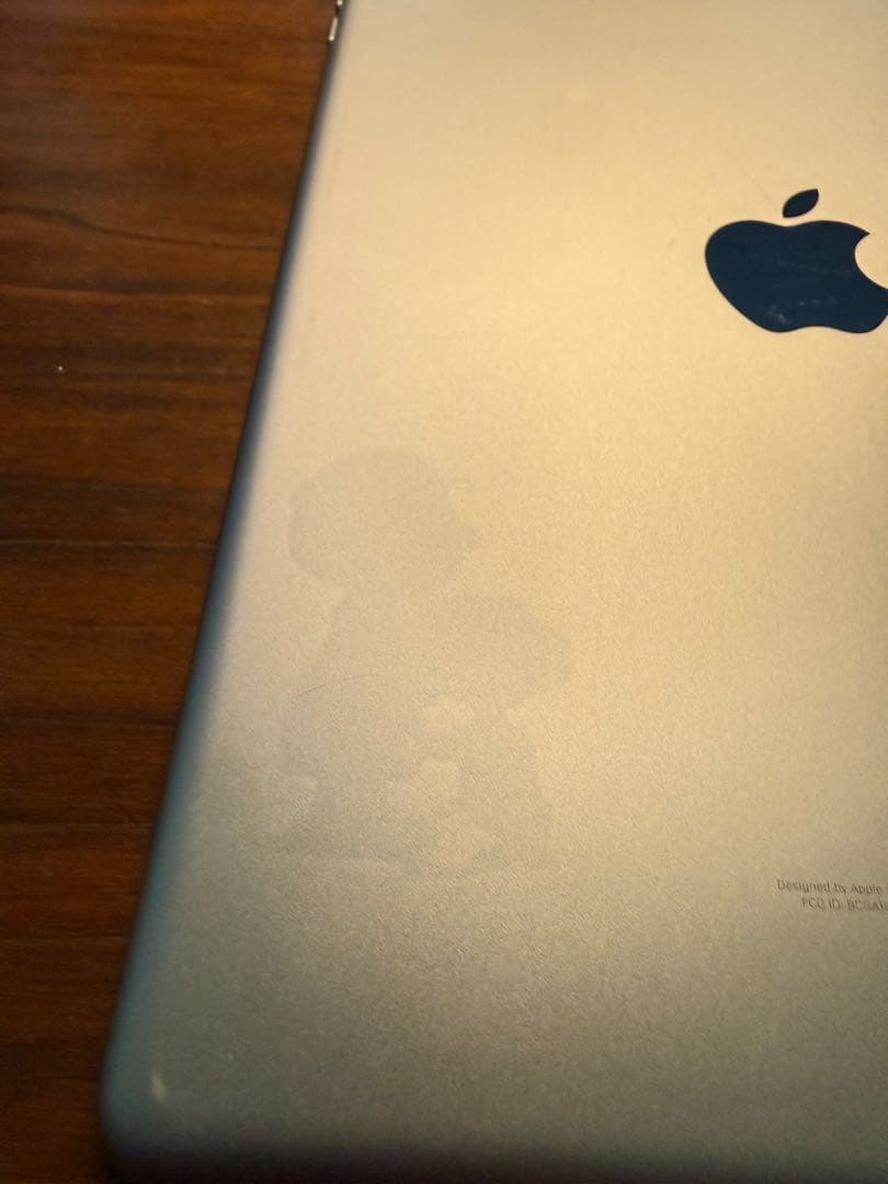 Apple iPad 本体 第6世代 32G ⒐7inch ディスプレイ