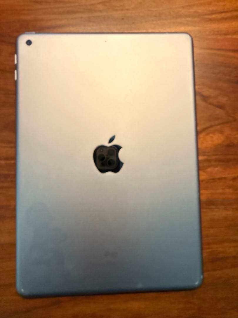 Apple iPad 本体 第6世代 32G ⒐7inch ディスプレイ