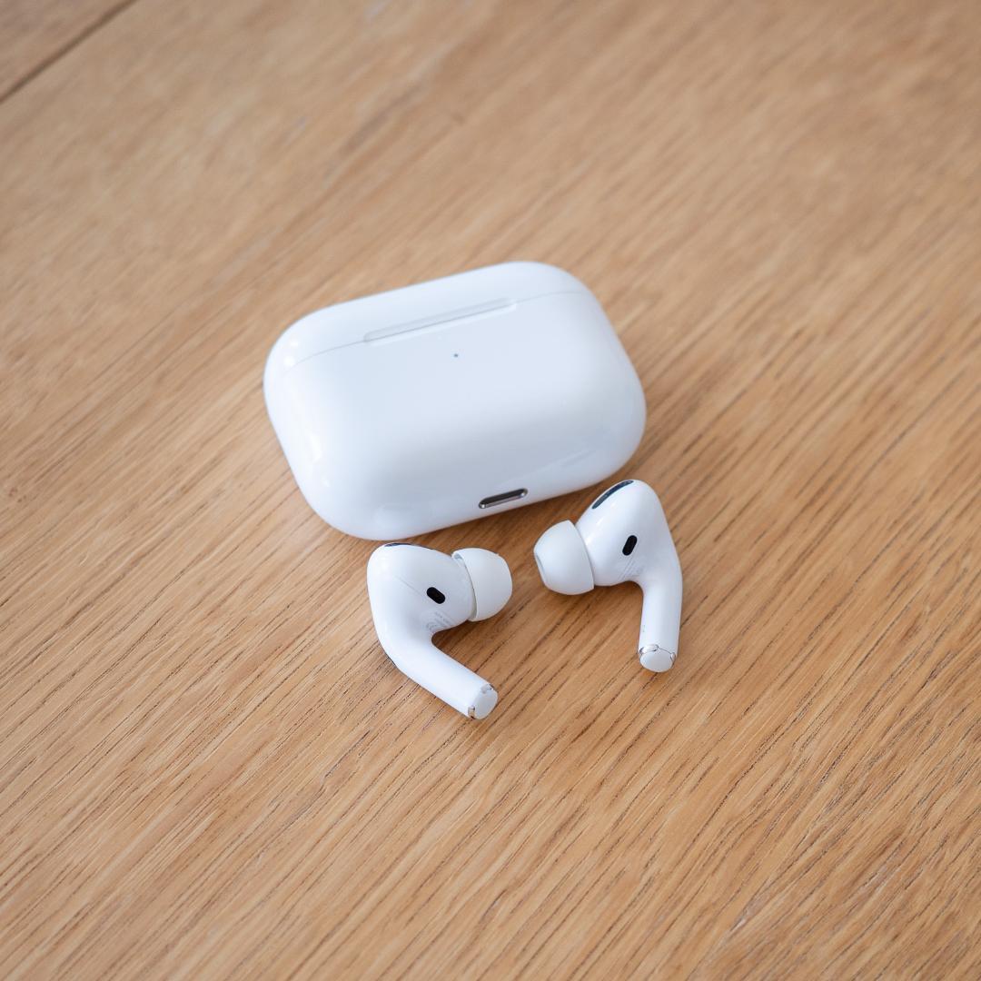 【美品】AirPods Pro 本体 ホワイト 充電ケース付き