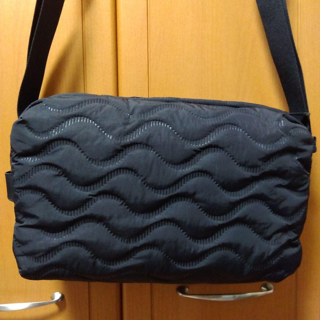 GAMPER ブラックショルダーバッグ