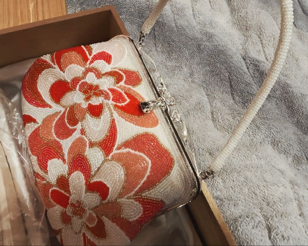 【未使用】美しいビーズ装飾 草履・バッグセット(木箱入り)